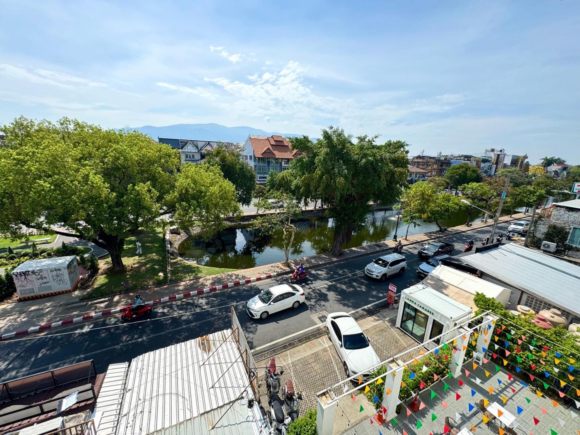 Nidhra Lanna Hotel Chiang Mai Exterior foto
